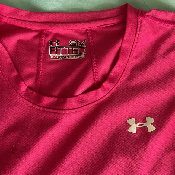 Women’s Under Armour Shirt - Picture 2 of 2